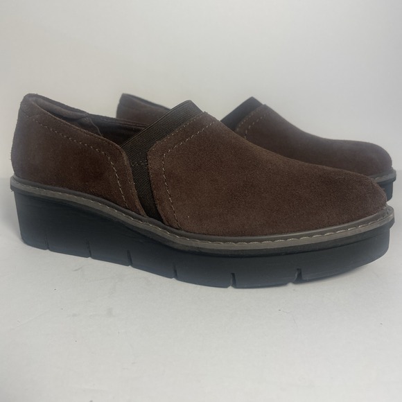 CLARKS Airabell Suede Slip On Shoe Women's 6.5M Brown Casual Classic 1.75" Heel‎ - Picture 1 of 8